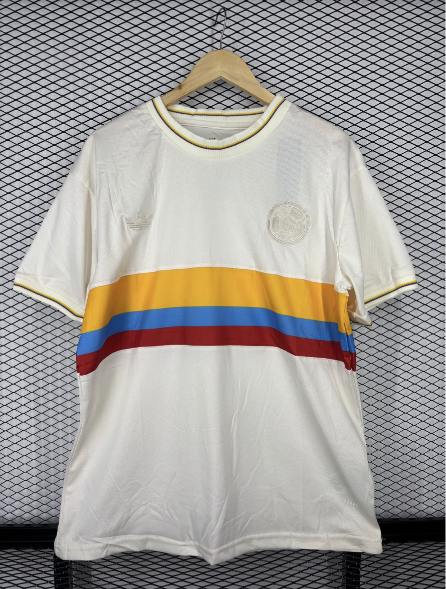 Camiseta Retro Colombia Clásica — El Diseño Atemporal que Todo Hincha Colombiano Debe Tener