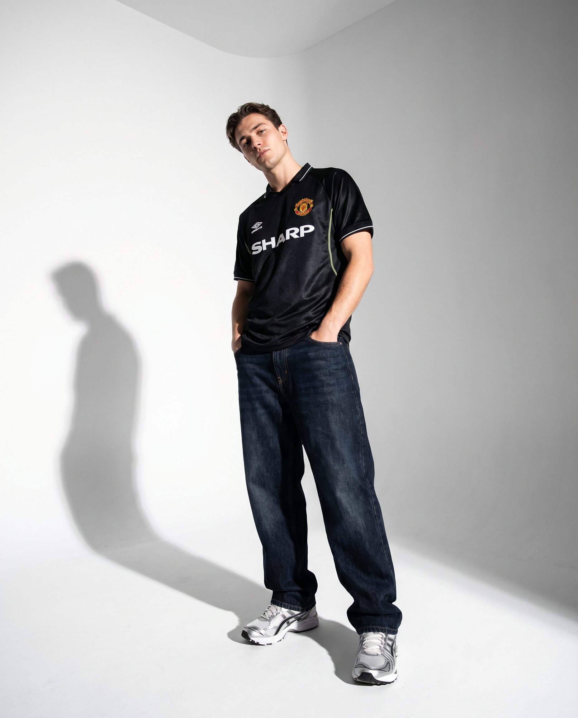 Manchester United 1997/98 Away Retro — The Red Devils Black - Gallery 2