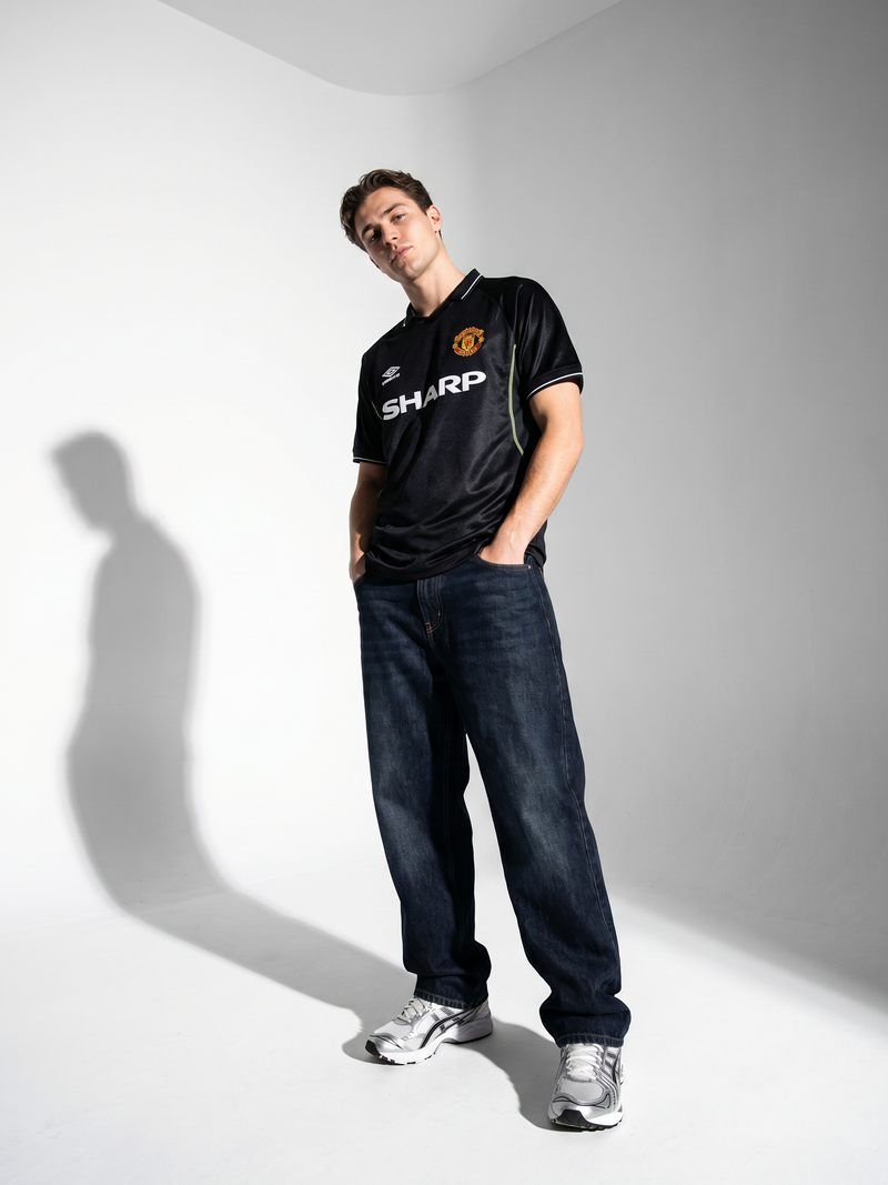 Manchester United 1997/98 Away Retro — The Red Devils Black - Image 2