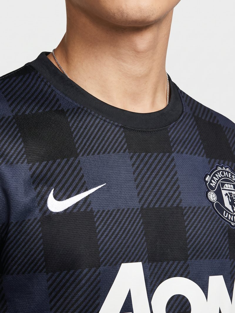 Manchester United Away Shirt 2011/12 Navy - Image 2