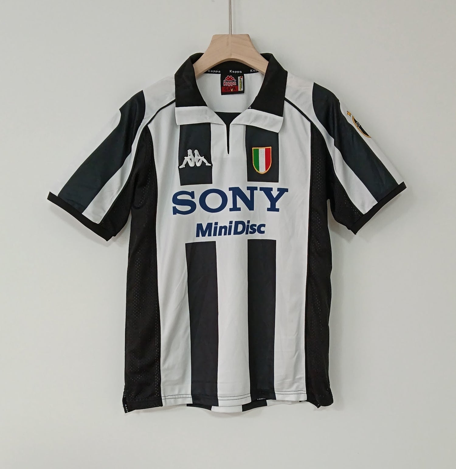 Juventus 97/98 Home Retro — The Bianconeri 90s Classic