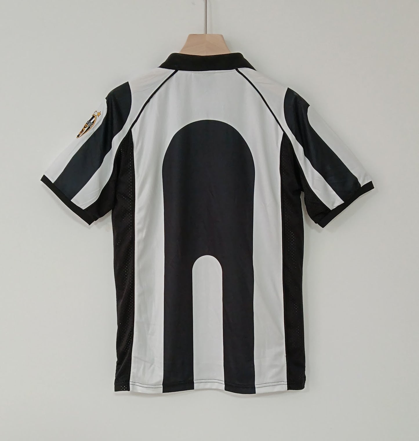 Juventus 97/98 Home Retro — The Bianconeri 90s Classic