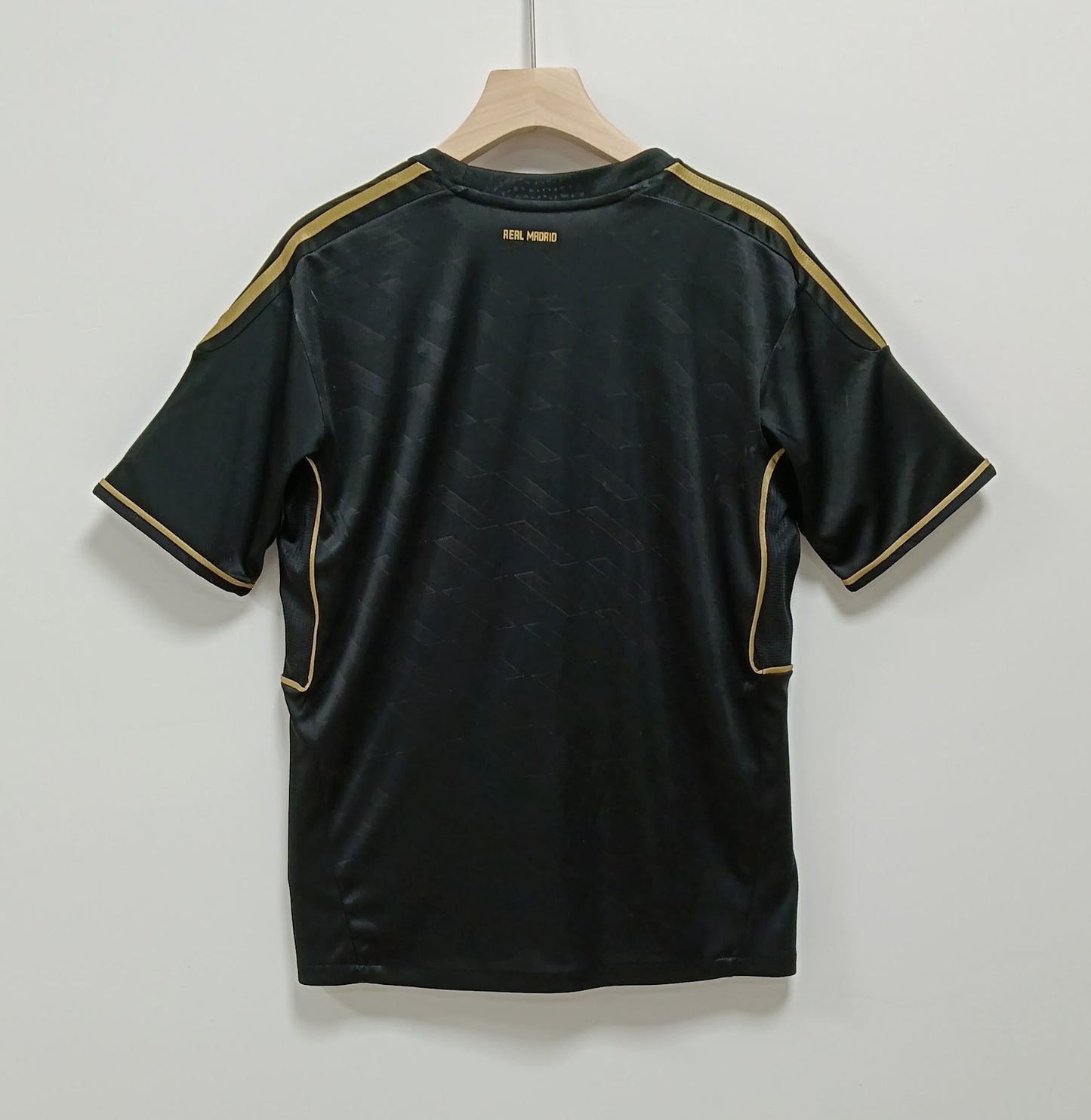 Real Madrid 97/98 Away Retro Jersey — The Black Legend