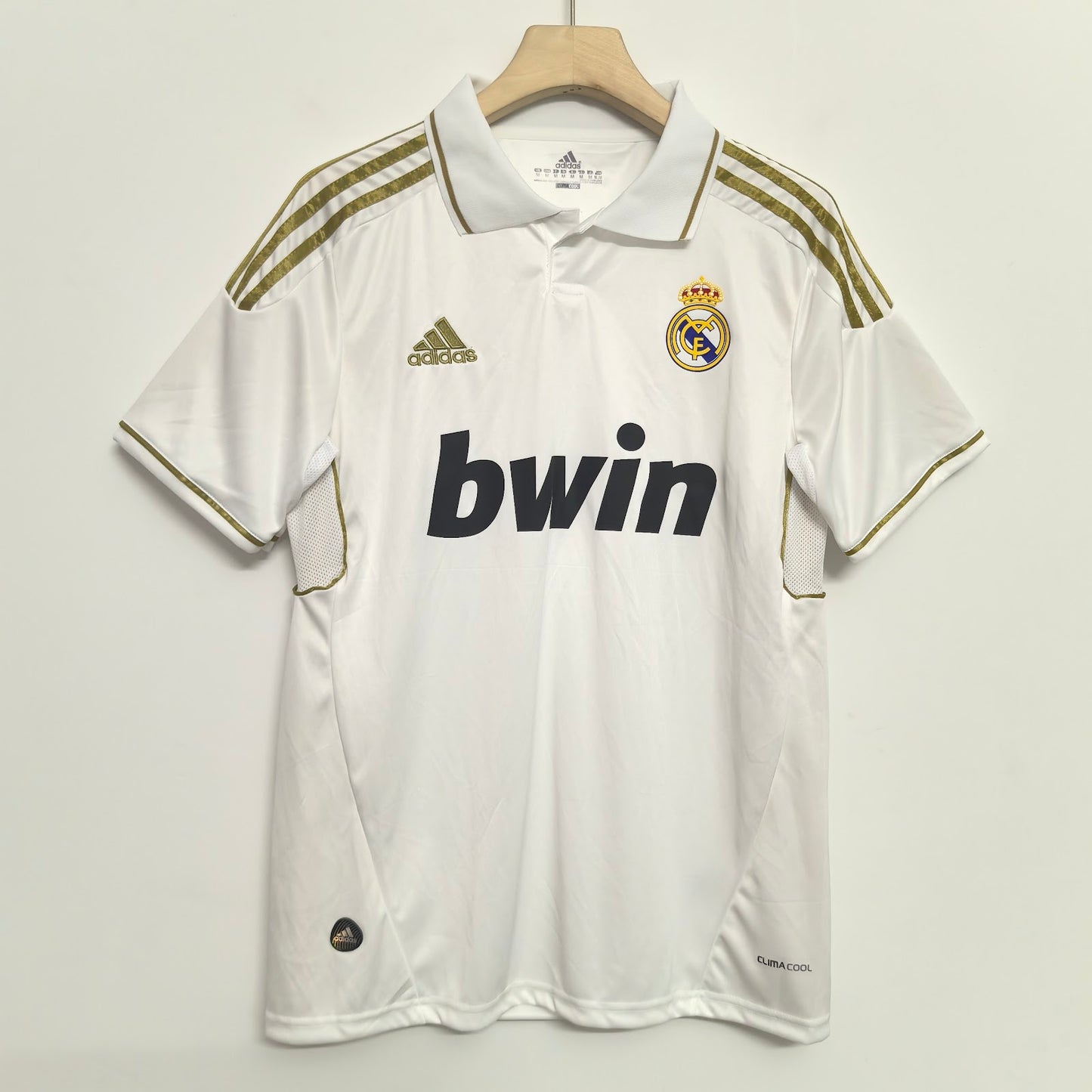 Real Madrid 11/12 Home Retro — The Blancos La Liga Kings