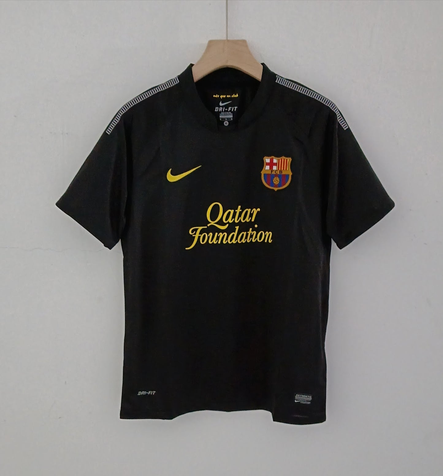 Barcelona 2011/12 Away Retro Jersey — Darkness of Champions