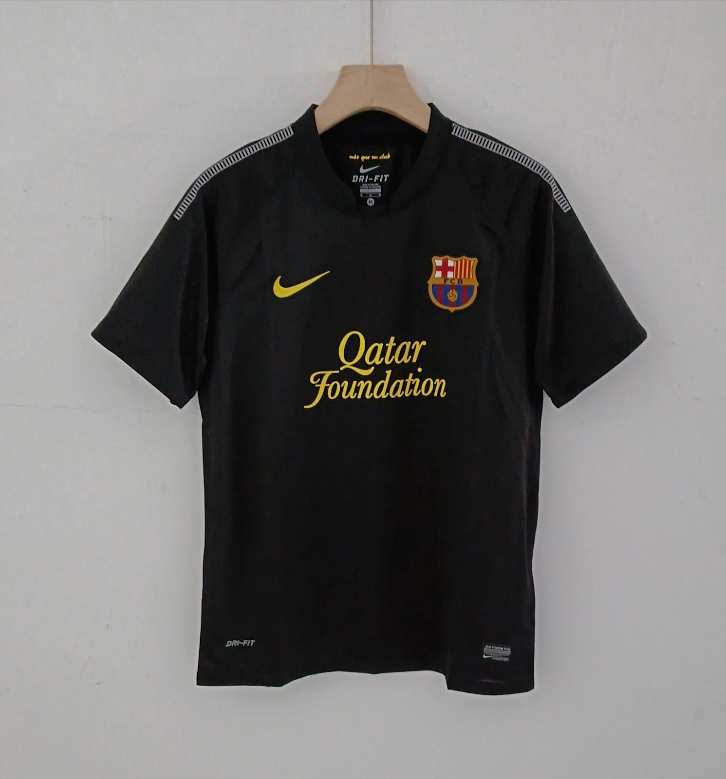 Barcelona 2011/12 Away Retro Jersey — Darkness of Champions