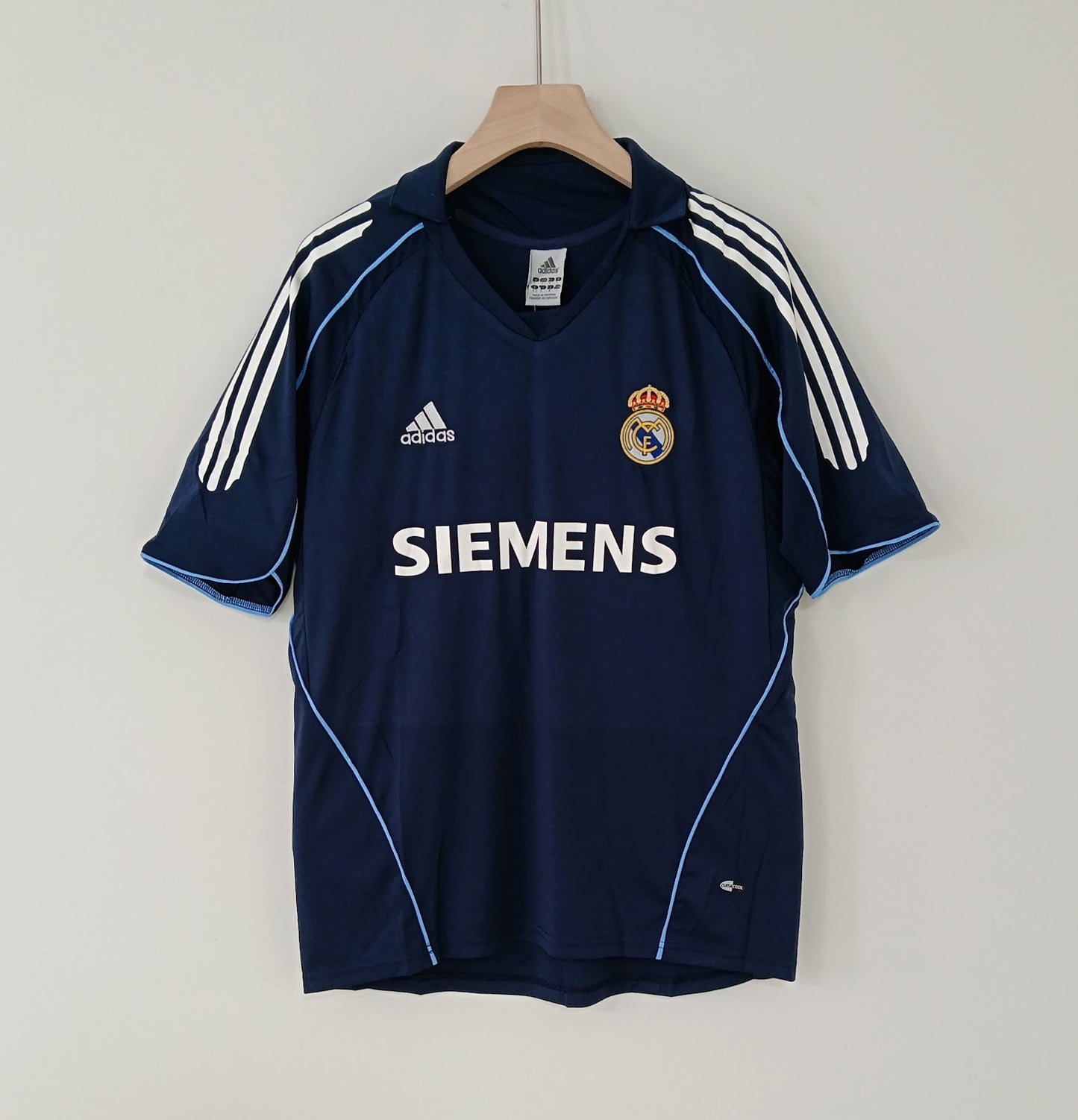 Real Madrid 05/06 Away Retro Jersey — The Galácticos Era