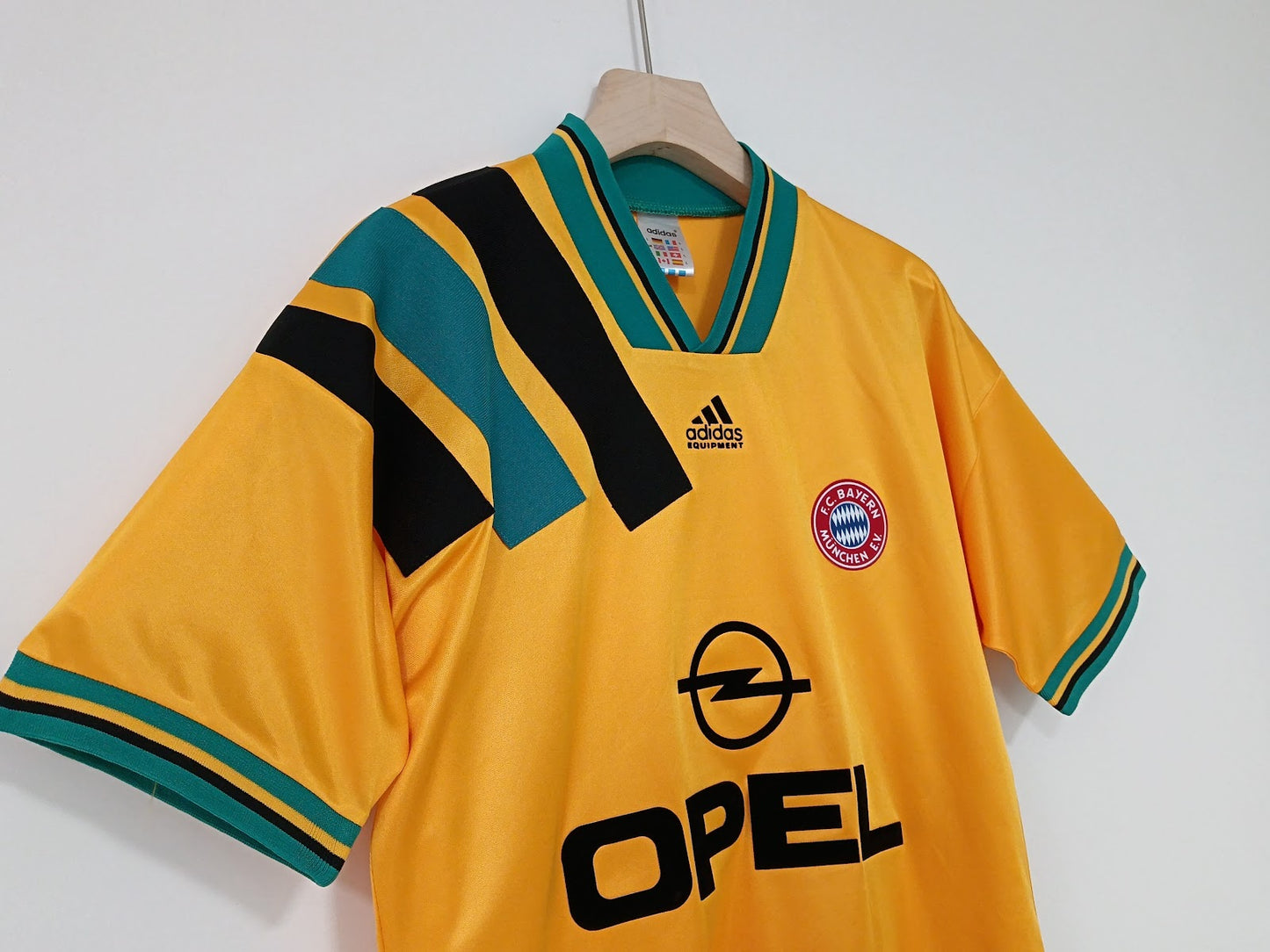 Bayern Munich 93/95 Away Retro — The Bavarian Golden Era