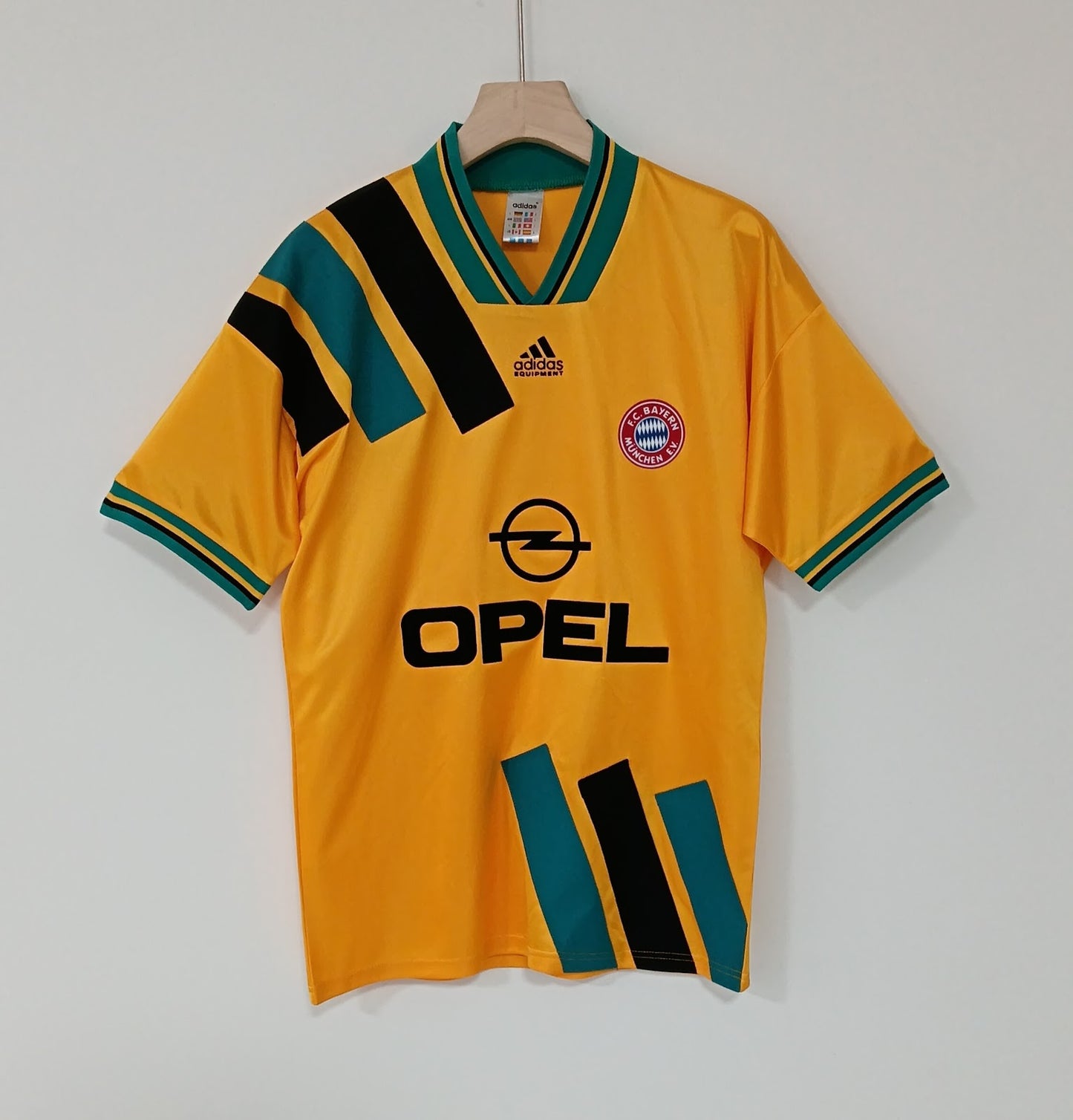 Bayern Munich 93/95 Away Retro — The Bavarian Golden Era