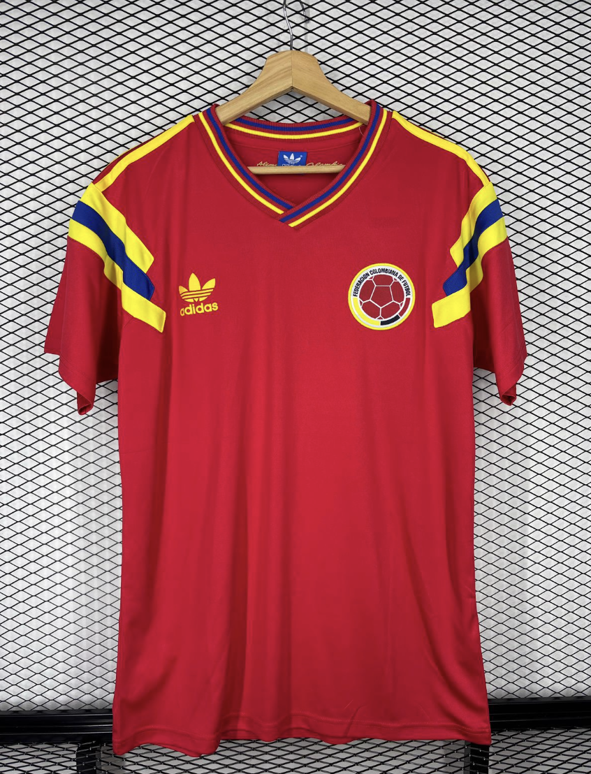 Camiseta Retro Colombia Edición 1 — La Primera de la Colección Vintage Tricolor, el Punto de Partida