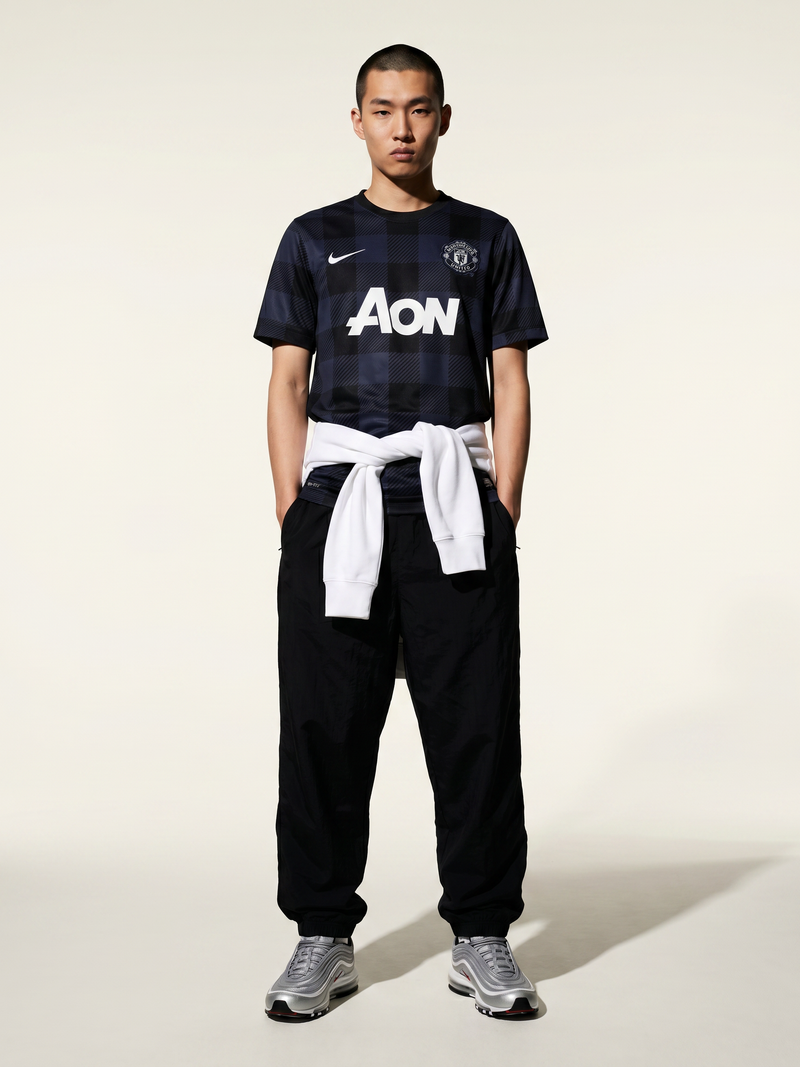 Manchester United Away Shirt 2011/12 Navy - Image 3
