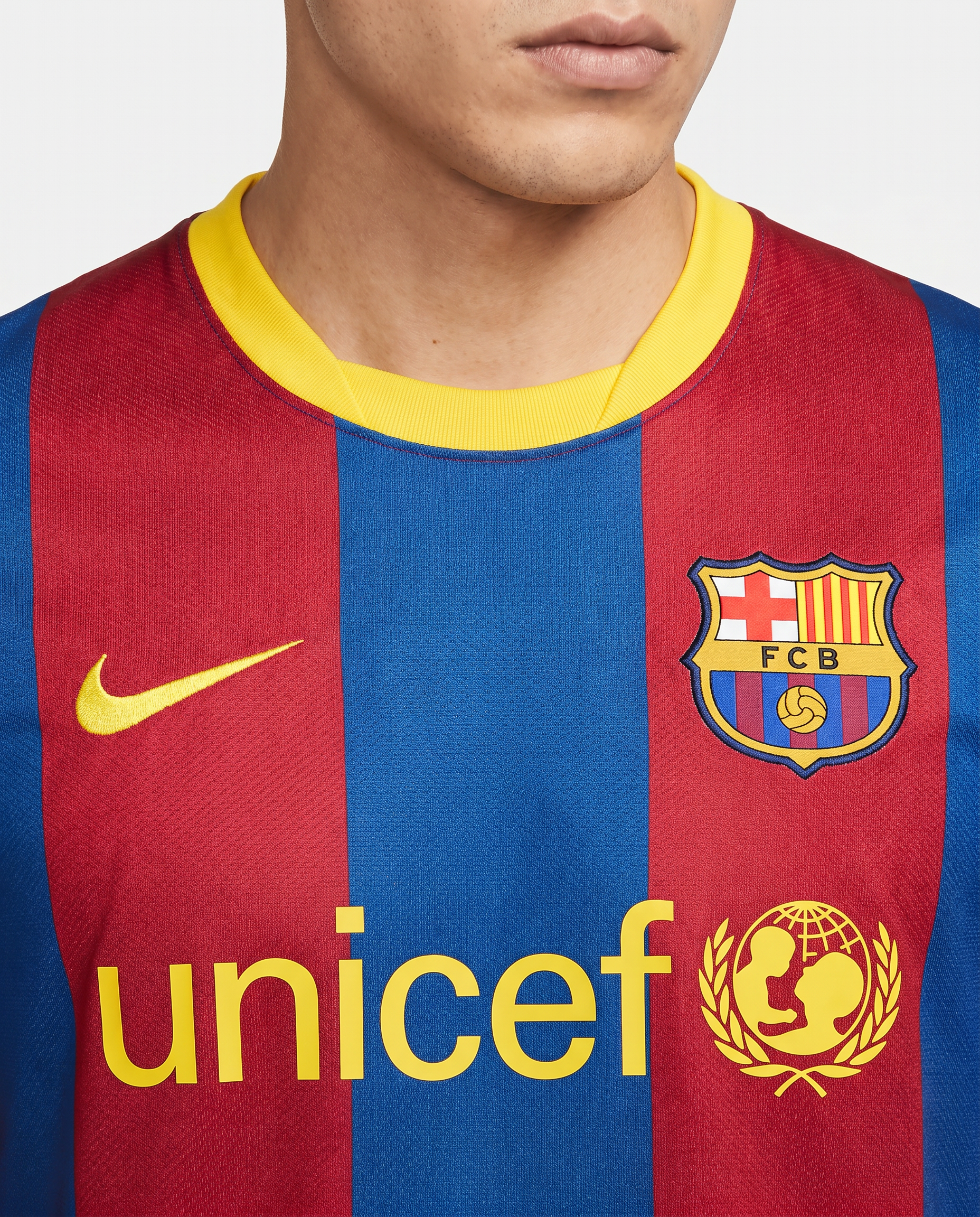Barcelona 10/11 Home Retro — The Greatest Club Team Ever Assembled - Gallery 2