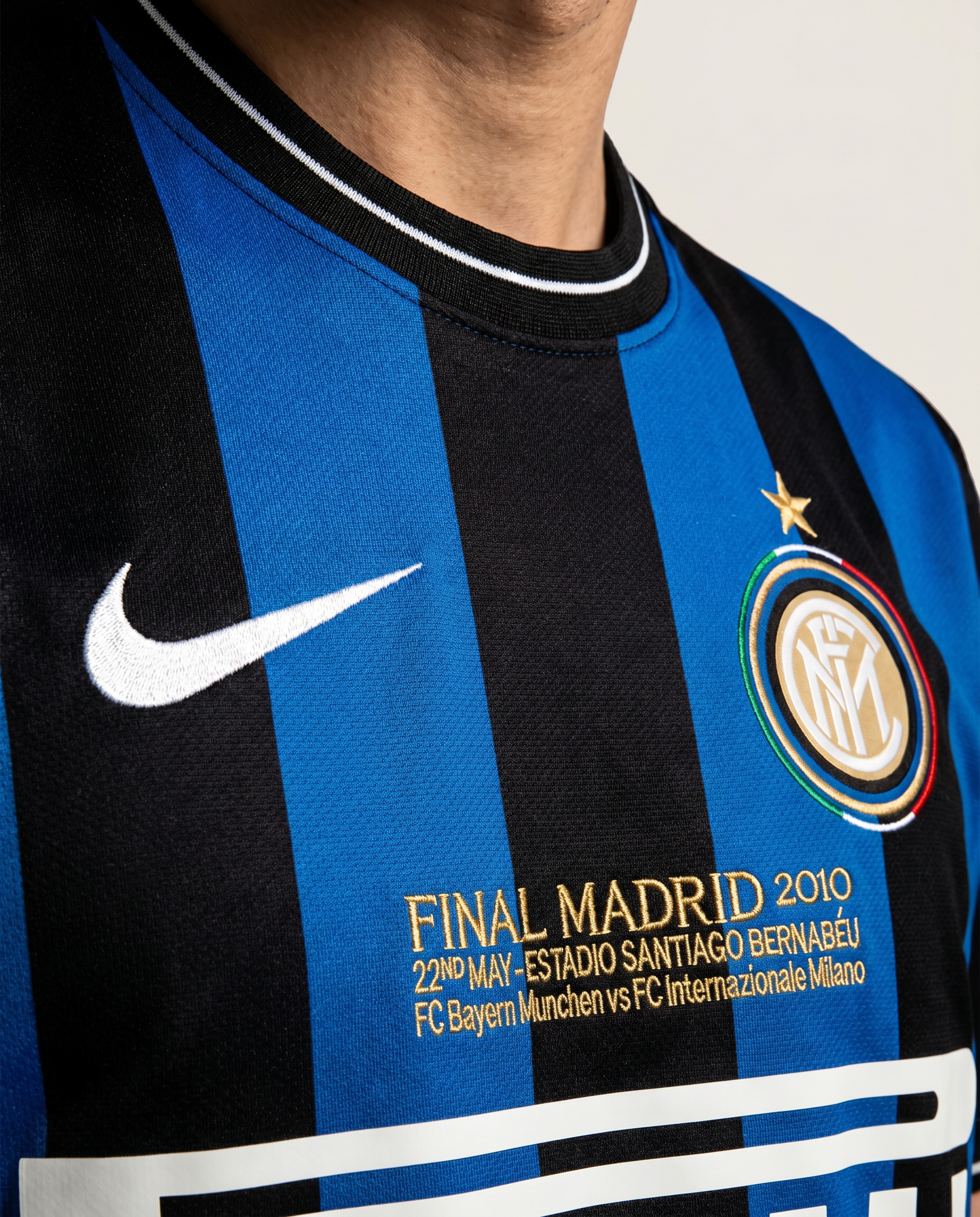 Inter Milan 09/10 Home Retro — The Treble Legends - Gallery 1