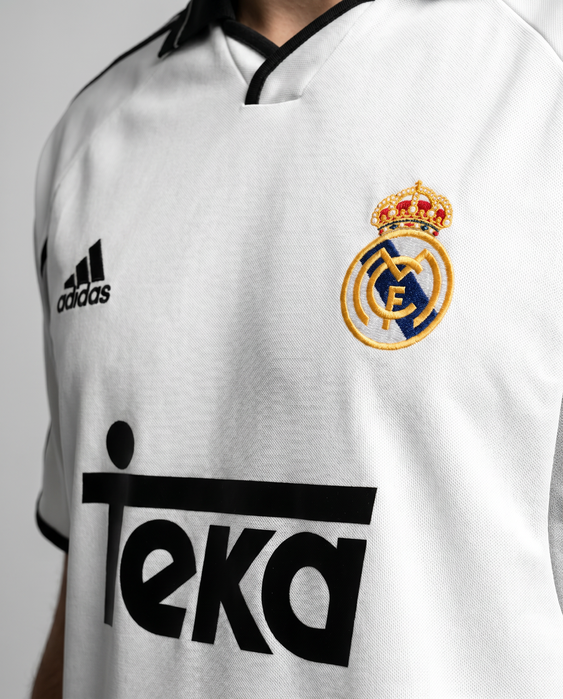 Real Madrid 00/01 Home Retro Jersey — Turn of the Century White - Gallery 3