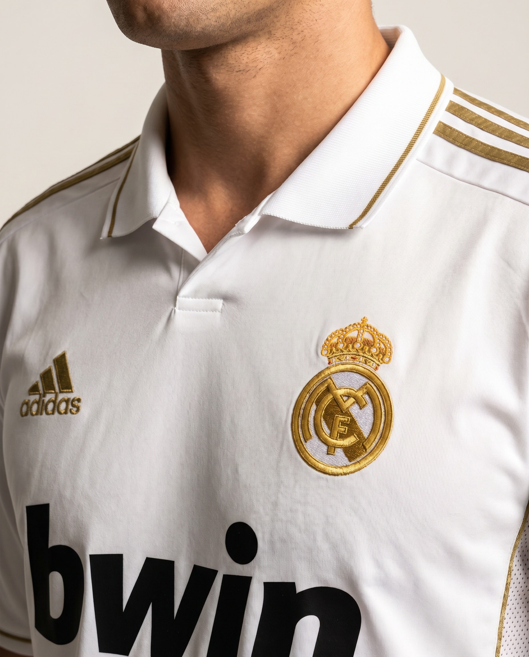 Real Madrid 11/12 Home Retro — The Blancos La Liga Kings - Gallery 3
