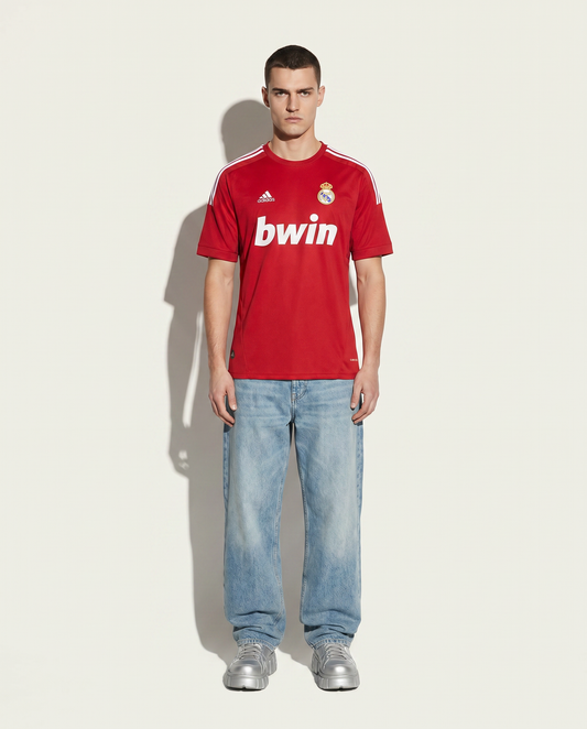 Camiseta Retro de Visitante del Real Madrid 11/12 — La Temporada de la Gloria Roja